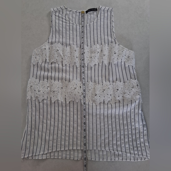 Suzy Shier/ Striped Lace Detail Sleeveless Top/ Size US M - Picture 8 of 9
